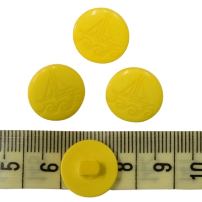 Dětský knoflík - loďka na žluté